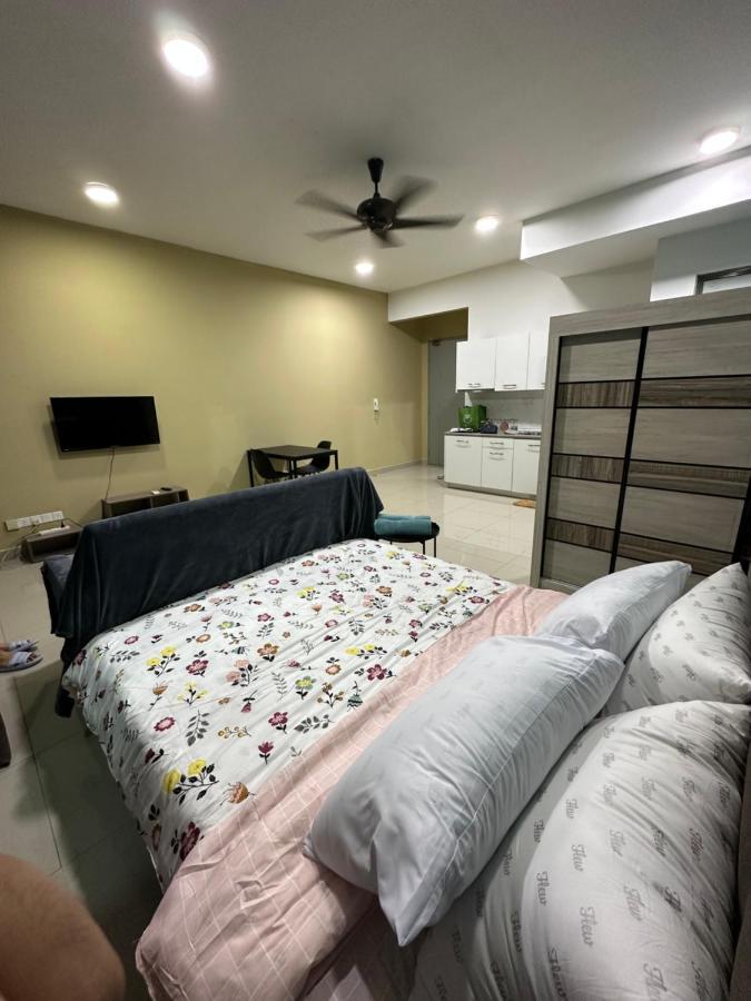 Appartamento Hideaway At Cybersquare Cyberjaya Esterno foto