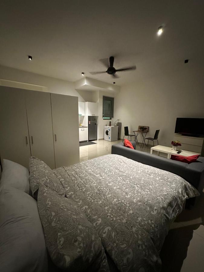 Appartamento Hideaway At Cybersquare Cyberjaya Esterno foto