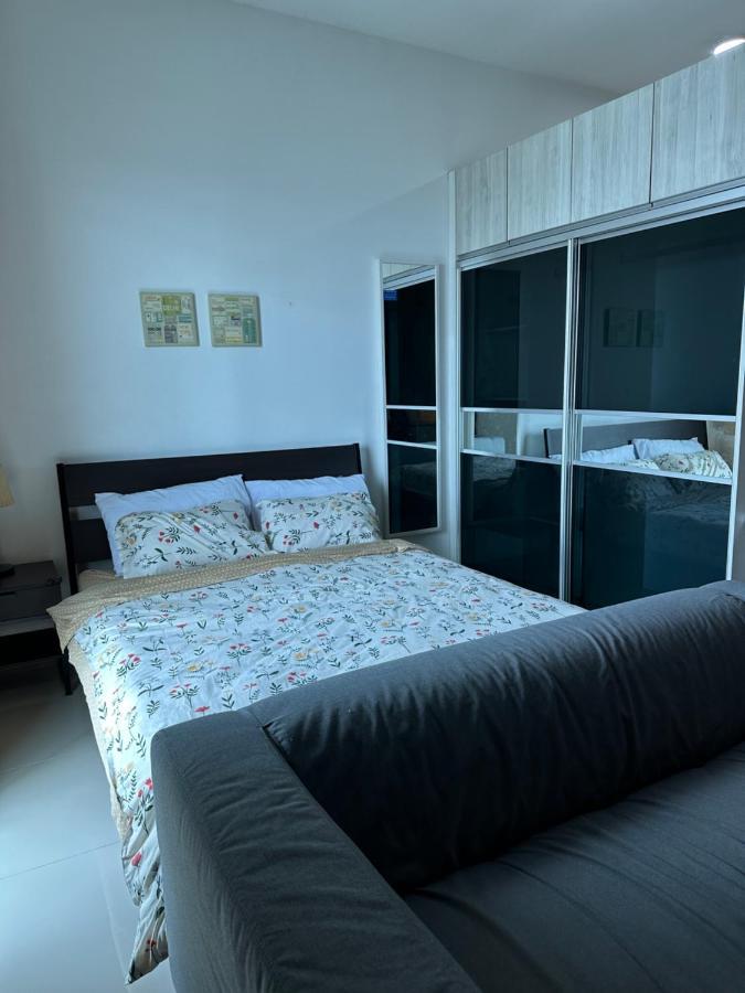 Appartamento Hideaway At Cybersquare Cyberjaya Esterno foto