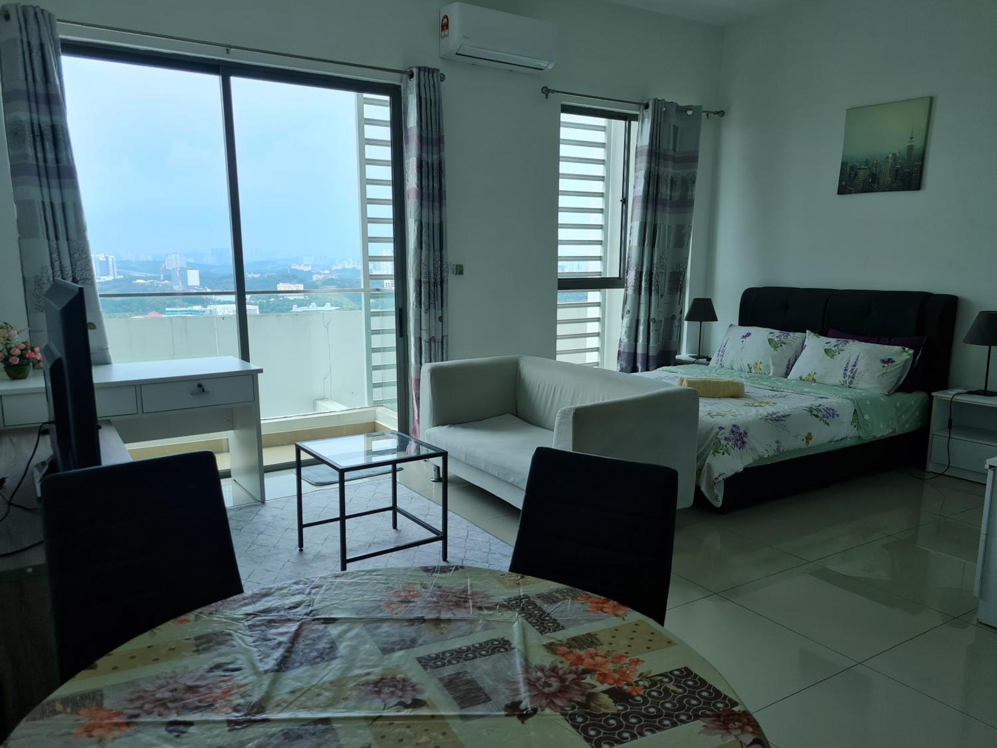 Appartamento Hideaway At Cybersquare Cyberjaya Esterno foto